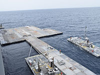 Американский гуманитарный пирс установлен у берега Газы