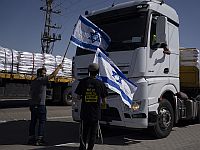 Активисты препятствуют проезду грузовиков с гумпомощью в Газу на КПП 