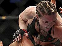 Bellator. Чемпион победил россиянина. Украинка проиграла Аспен Лэдд