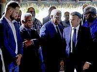 Макрон в Новой Каледонии: 