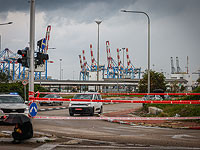 На берег Ашдода выбросило баржу, 