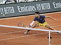 Открытый чемпионат Франции. Алькарас и Циципас вышли в 1/8 финала