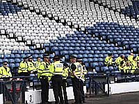 Антиизраильские протесты в Глазго. Матч сборной Израиля начался с опозданием