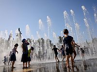 Сегодня в Израиле очень жарко: рекомендации медиков и запреты пожарных