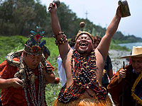 Илон Маск подарил отдаленному племени интернет: индейцы открыли для себя порно