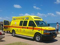 На пляже Кармель из воды вытащили пожилого мужчину, он в критическом состоянии