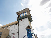 Офицер Службы тюрем отстранен за приставания к девушкам-военнослужащим  и охранницам