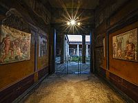 Турист из Казахстана задержан за вандализм в древнем доме в Помпеях