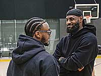 Баскетбол. Леброн и Бронни Джеймс подписали контракты с 