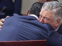 Гибель оператора Галины Хатчинс: суд прекратил дело против актера Алека Болдуина