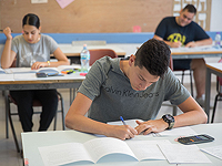 Из-за забастовки учителей школьникам грозит пересдача 