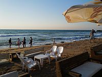 На одном из пляжей Нагарии реанимировали мужчину, которого вытащили из воды