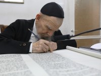 Покойный лидер