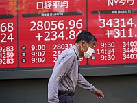 Замедление экономики и угроза войны: обвал на фондовых биржах и на рынке криптовалют