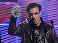 Фронтмен Rammstein обвинил журнал Spiegel в подделке документов и подал в суд