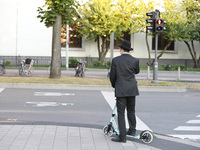 Раввины Ашдода призывают женщин  тихо разговаривать в автобусах и не пользоваться самокатами