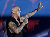 Госпрокурор рекомендовал начать расследование против певца Эяля Голана за призыв 