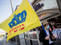 На могиле хасида неизвестные закрасили титулы, именующие Любавичского ребе покойным