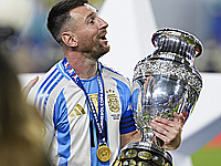 Впервые с 2003 года Лионель Месси и Криштиану Роналду не включены в список номинантов на