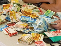 Сиделка из Димоны задержана по подозрению в краже сотен тысяч шекелей у старика с деменцией
