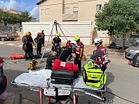 В поселке Мазкерет-Батья рабочий упал в канализационный колодец и погиб