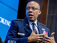 Главный военный советник президента США неожиданно отправился на Ближний Восток