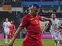 Чемпионат Англии. Нападающий укусил защитника 