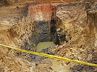 На золотом руднике в Индонезии погибли или пропали без вести десятки людей