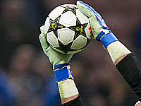 Лига чемпионов. Оскар Глух получил желтую карточку. 