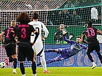 Лига конференций. Три очка Мудрика. 