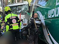 Подозрение на теракт в Рамат а-Шароне: грузовик врезался в автобусную остановку, один погибший