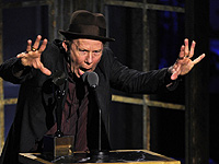 Певцу Тому Уэйтсу – 75 лет. Фотогалерея