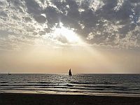 Пляжи Средиземного моря закрыты из-за попадания сточных вод на фоне дождей