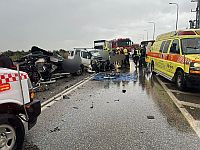 Две машины столкнулись на шоссе 805, погибли два человека