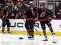 Хет-трик Стаала.