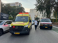 В Петах-Тикве автомобиль сбил пешехода, состояние пострадавшего тяжелое