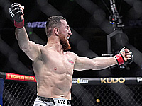 UFC. Мераб Двалишвили победил Умара Нурмагомедова