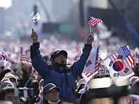 Продлен срок ареста президента Южной Кореи, его сторонники проводят массовую демонстрацию