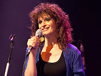 К своему 70-летию Астар Шамир выпустила книгу стихов и песню, посвящённую заложникам