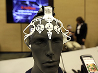 Парализованный человек управляет виртуальным дроном с помощью мозгового имплантата