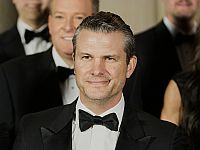 В Сенате США на должность главы Пентагона с трудом утвержден Пит Хегсет