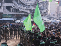 Заложницы вышли из машины ХАМАСа, все они передвигаются самостоятельно