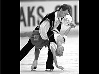 ТАСС: чемпионы мира по фигурному катанию Шишкова и Наумов были на борту упавшего в США самолета