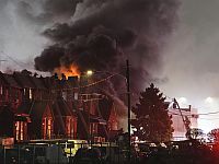 Самолет упал на жилые дома в Филадельфии, есть жертвы