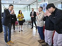 Министр иностранных дел Таиланда встретился в больнице с освобожденными заложниками-тайцами