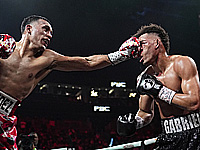 Бокс. Чемпионский бой. Бенавидес побывал в нокдауне, но победил