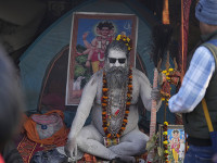 Сотни миллионов людей отмечают фестиваль Маха Кумбха Мела в Индии. Фоторепортаж