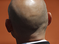 Люди шевелят ушами: ученые выяснили, как и почему это происходит