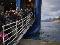 Угроза сильного землетрясения на Санторини: жители и туристы массово покидают остров