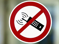 Запрет на телефоны в школах не улучшает успеваемость и психическое здоровье учеников